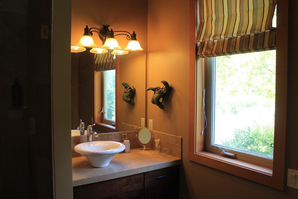 Windborne Bed & Breakfast Castlegar Habitación foto